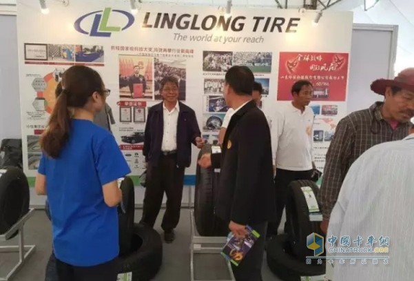 Two Thai Deputy Prime Ministers Visited Linglong Booth at “Buengkan Rubber Expo 2017”
