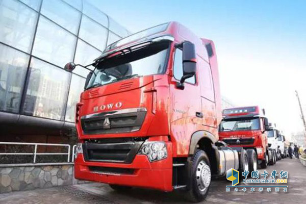 Sinotruk Takes an Order of 305 Units at Product Promotion in Qingdao 