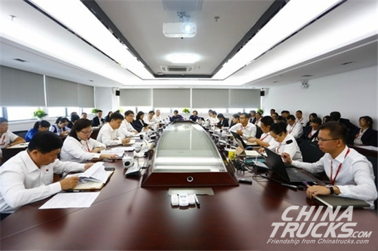 On October 31, 2017 Performance Analysis of First Three Quarters was held in Yuchai Group. Relevant information comprehensively releases that the guiding principle of “Value Efficiency, Ensure Safety and Safeguard Health” is implemented, the operation performance of the group maintains good momentum, the optimization of business structure yields prominent effect, and capability of control and risk resistance is effectively improved. In the first three quarters, the sales revenue reached over RMB 26 billion, a year-on-year growth of 17.67%. Meanwhile, 15 subsidiaries under the group system have yielded remarkable year-on-year growth in sales revenue, and 8 subsidiaries have gained significant year-on-year increase in net margin. Among key subsidiaries, Guangxi Yuchai Logistics Group Co., Ltd. obtained a year-on-year growth of 38% in operation revenue, in which the increase rate of commercial vehicle approached 90%; the gross profit rate and net profit rate of logistics share saw prominent growth, and developed better operation capability compared with previous years; the sales volume of powered engine of Yuchai Group reached 74,900 units, contributing a sales revenue growth of over 21%; the sales revenue of Guangxi WatYuan Filtration System Co., Ltd. witnessed a year-on-year increase of over 13%, and 172 new products finished development laid a solid foundation for future development; various operational indicators of Guangxi Yuchai Special Purpose Vehicle Co., Ltd. was moving in the promising direction, with the operation revenue realizing a year-on-year substantial growth, diverse businesses achieving phased objectives in transformation, Demonstration Project on Intelligent Urban Waste Collection System implementing, and the current order of clean-energy engine automobile mounting to more than 2,000 units.