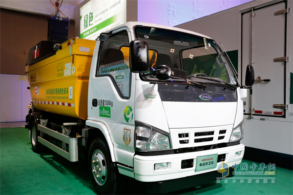 Qingling Brought Eight Vehicle Models On Display at 2018 Chongqing Auto Show