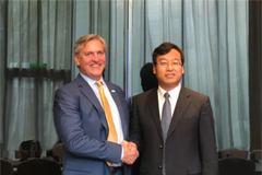 Linglong Held High-level Talks with SI Group