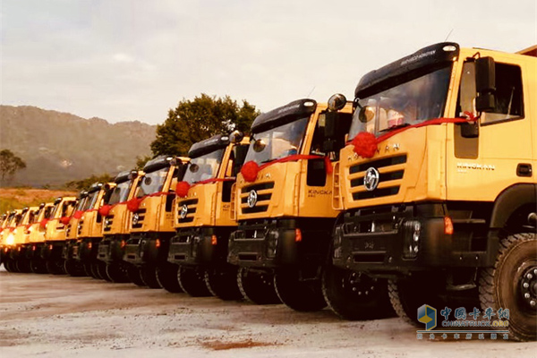 30 Hongyan Dump Trucks Set Sail to Congo