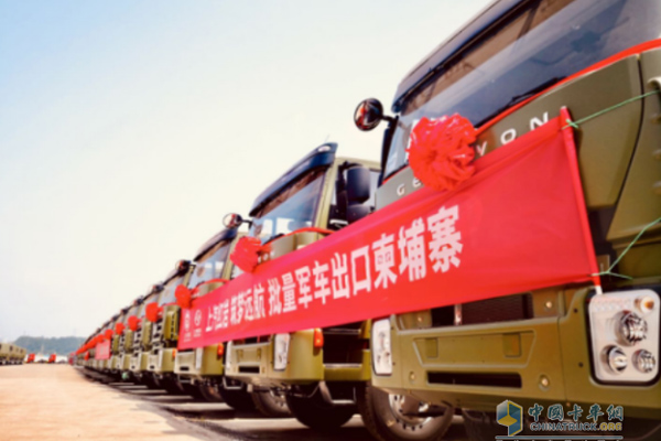 30 Hongyan Dump Trucks Set Sail to Congo