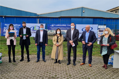 Mayor of Zrenjanin in Serbia and Linglong Employees Jointly Do Tree Planting