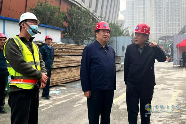 Tan Xuguang Inspects Two Projects under Construction