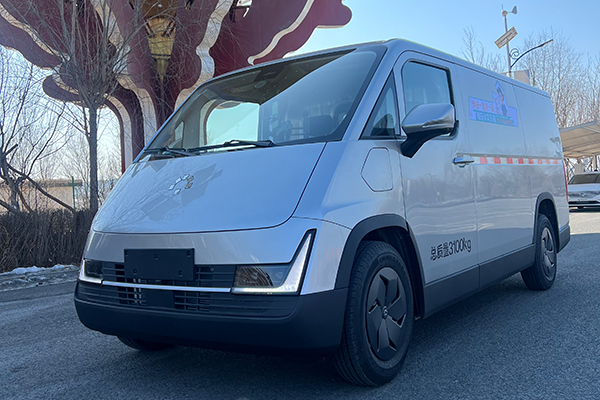 FOTON CAVAN Van Makes One Mile One Smile 