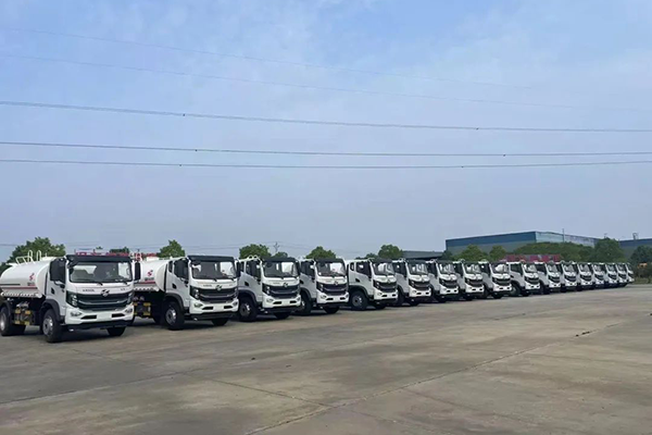 Dongfeng Huashen V3 Water Tankers And T5 Garbage Compactor Trucks