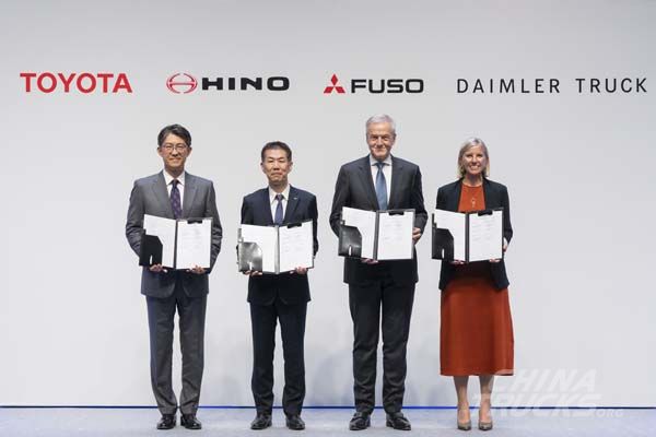 Toyota, Daimler Truck Finalize Deal to Merge Hino and Mitsubishi Fuso Under New 