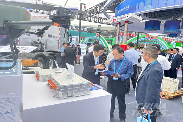 Speedleopard Technology's new energy heavy-duty trucks made their debut at the Yulin International Coal Expo