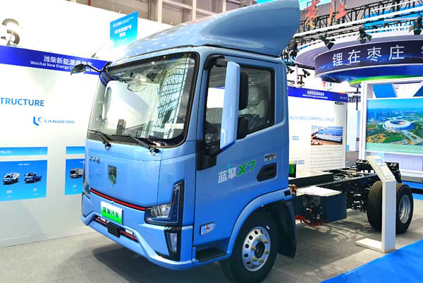 WEICHAI LANDKING Showcases Multiple NEV Trucks at Shandong Clean Energy Expo