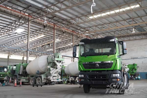 SMHE Delivers Customized HOWO Trucks to Meet Diverse Operational Needs