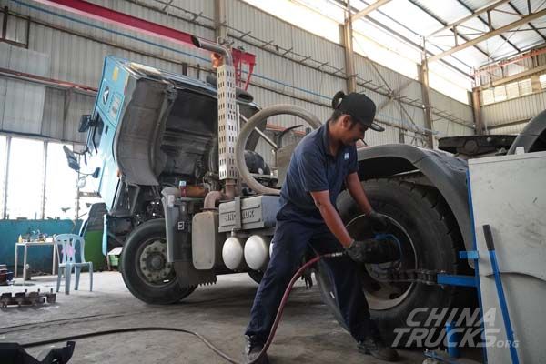 SMHE Delivers Customized HOWO Trucks to Meet Diverse Operational Needs