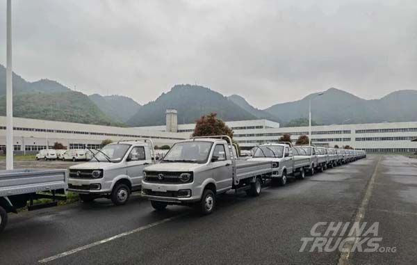 31 Victory Mini Trucks Set Off for UAE