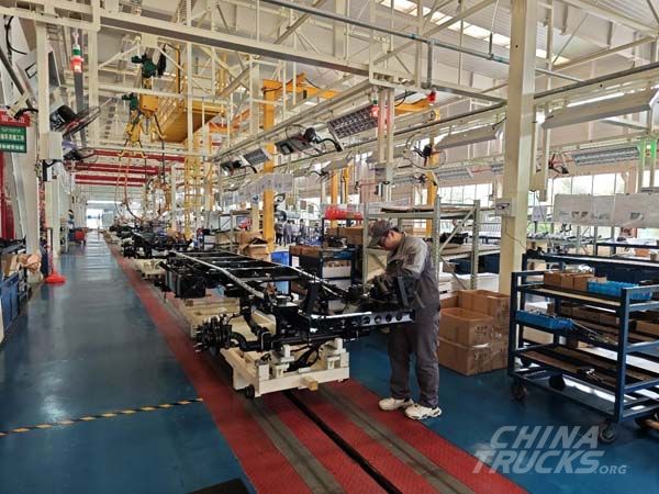 31 Victory Mini Trucks Set Off for UAE