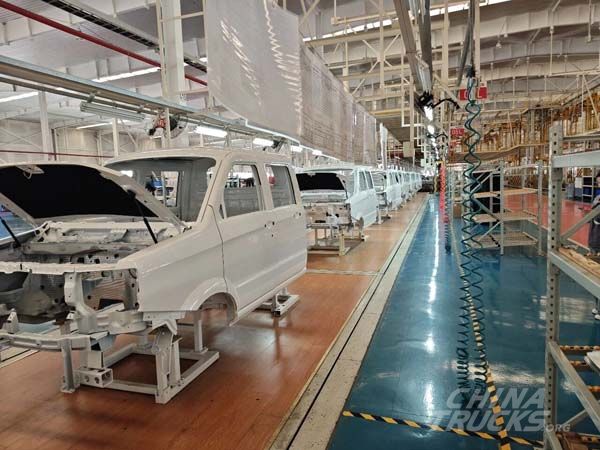 31 Victory Mini Trucks Set Off for UAE