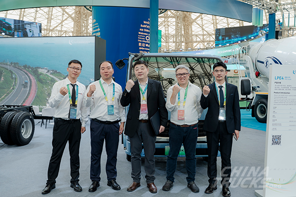 WEICHAI LANDKING LPE4 Electric Mini Truck Showcased for Global Urban Logistics