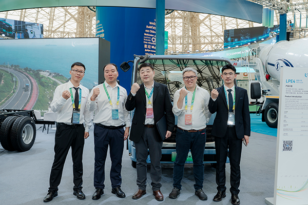 WEICHAI LANDKING LPE4 Electric Mini Truck Showcased for Global Green Logistics