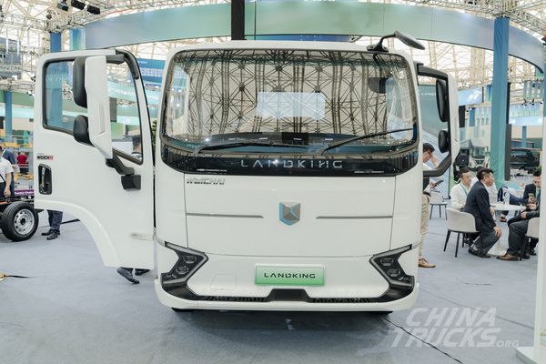 WEICHAI LANDKING LKE7 Showcased at 2026 SDHI Global Partners Conference
