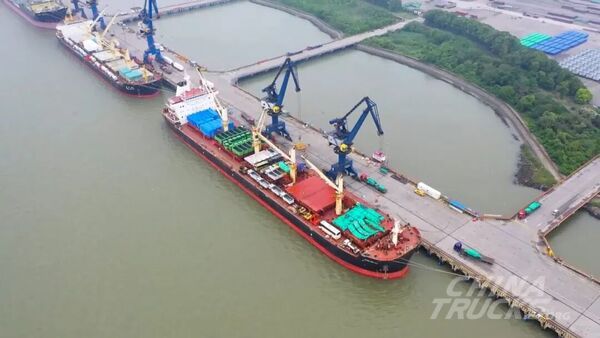 XCMG Ships 8×4 Electric Dump Trucks to Africa