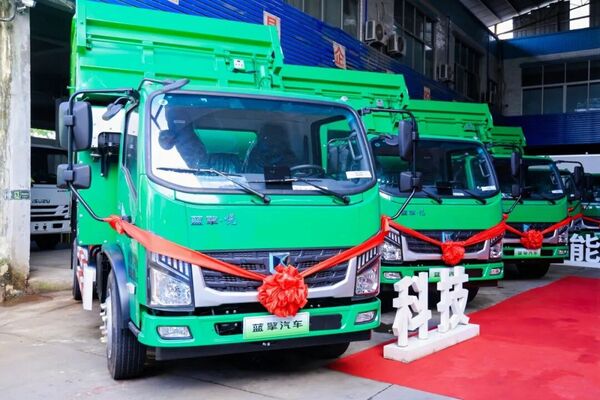 WEICHAI LANDKING Delivers First Batch of Hydrogen Dump Trucks in Guangzhou