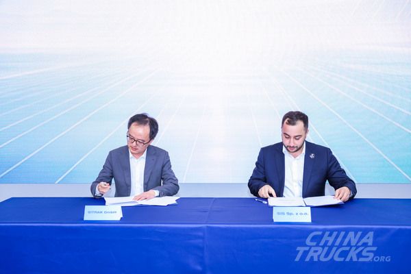 IAA Hannover: Sinotruk Signs SIS of Poland as Regional Dealer