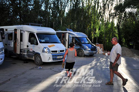 French limo team arrives in China 