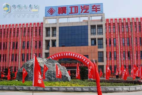 Zhang Yue, general manager of Jinggong Motors 