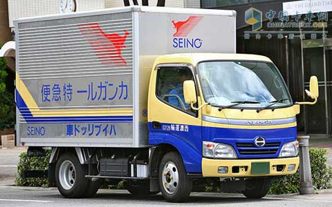 Hino Dutro truck 