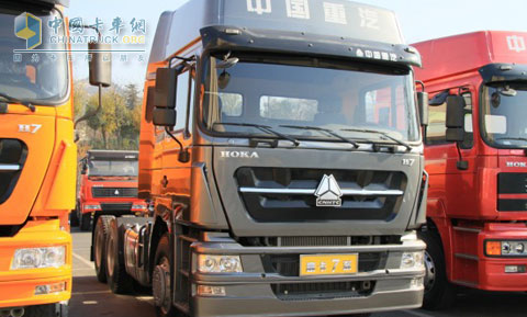 Sinotruk H7 tractor