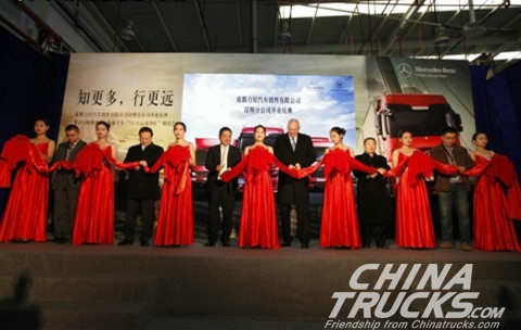 unveilling of Daimer Truck center