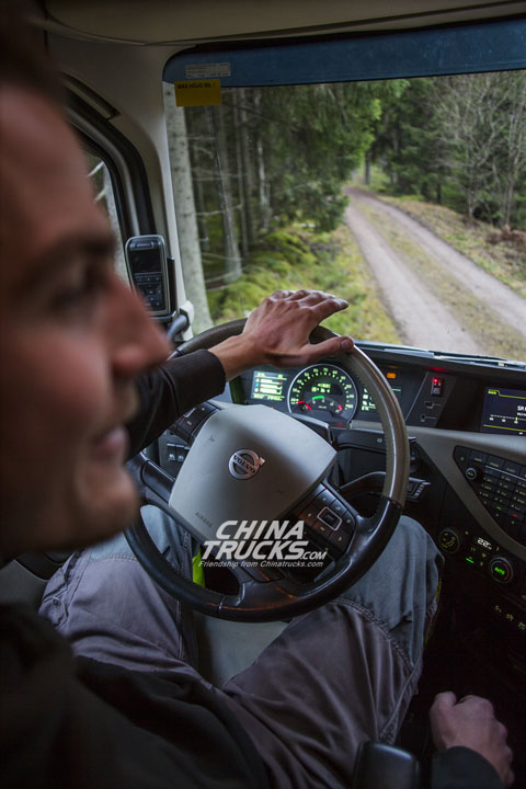 Henrik Gustafsson using Volvo Dynamic Steering