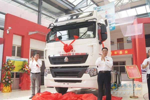 152 Sinotruk 540 hp T7H Trucks Delivered to Qingdao