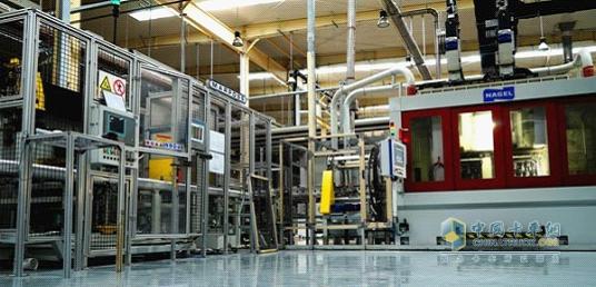 MARPOSS Intelligent Testing Station from Italy (left), NAGEL honing machines from Germany (right)