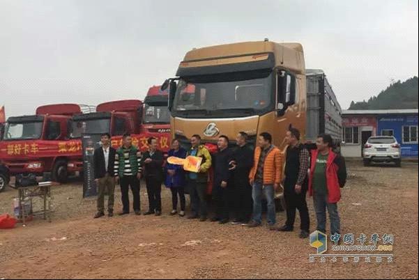 Schmitz Trailer Delivery Ceremony in Nanchong Attracts Great Attention