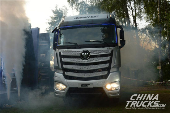 FotonDaimler Super Truck Make Public Appearance in Shanghai