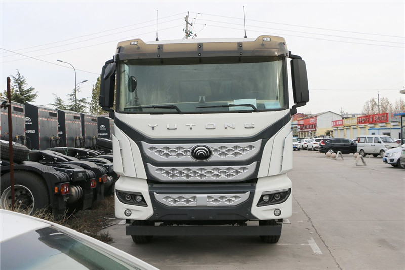 Yutong 6X4 Battery-electric Tractor(ZKH4250P4BEV3)350kWh